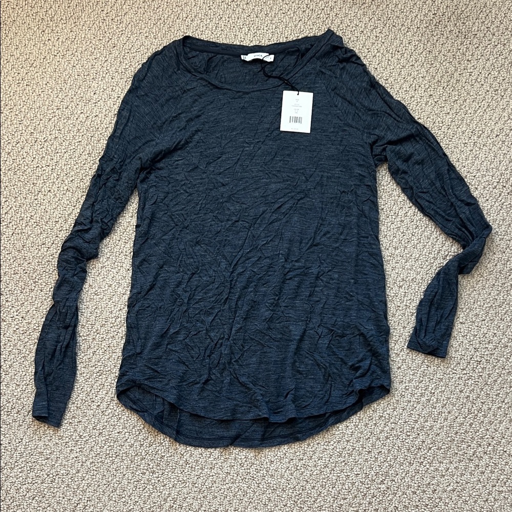 Vince Women's Navy Long Sleeve Top